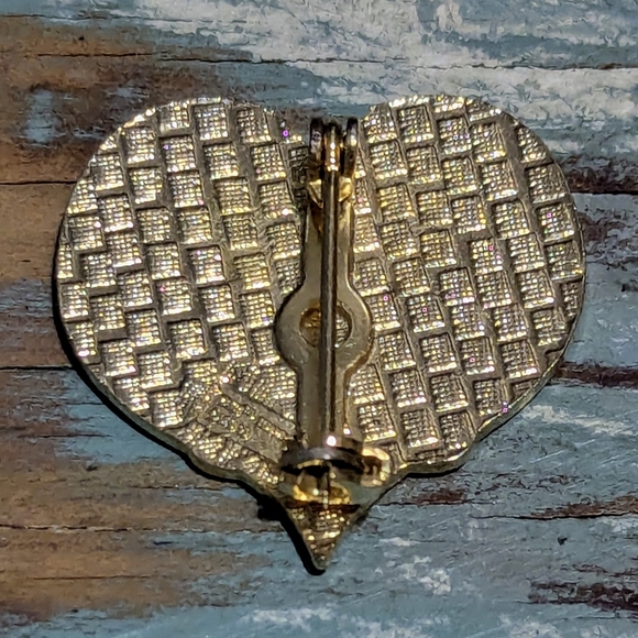 Vintage 5 Piece Bundle of Pins and Lark Cigarettes Tac - Picture 10 of 12